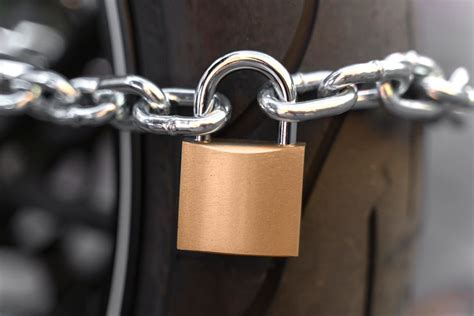 Chain lock wallpaper Images - Free Download on Freepik