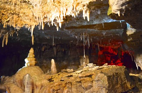 Crystal Lake Cave in Dubuque, Iowa - Exploration America