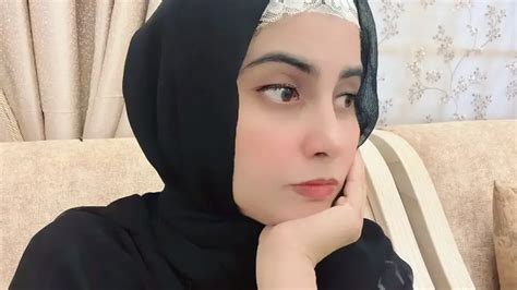 Pakistani actress promises 'fish dinner date' if Bangladesh defeat ...