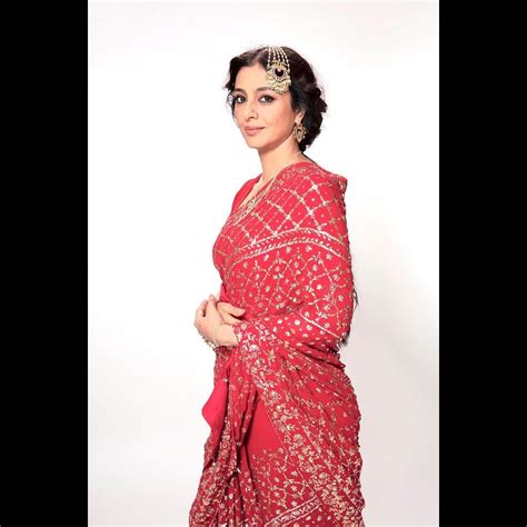 50 के बाद तब्बू का फैशन A One, दिखना है स्टाइलिश तो एक्ट्रेस से लें ...