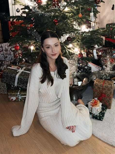 Mathilda Hogberg | 男扮女装祭典/男性が装う女性