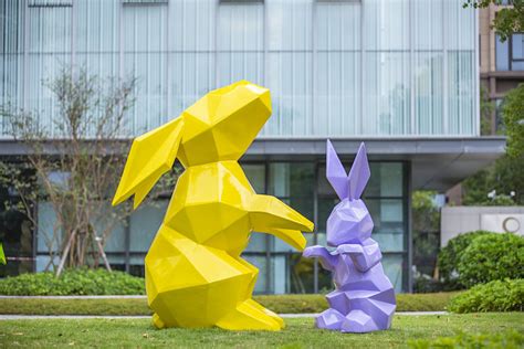 玻璃钢几何彩色兔子雕塑户外园林景观小品公园小区售楼部装饰摆件
