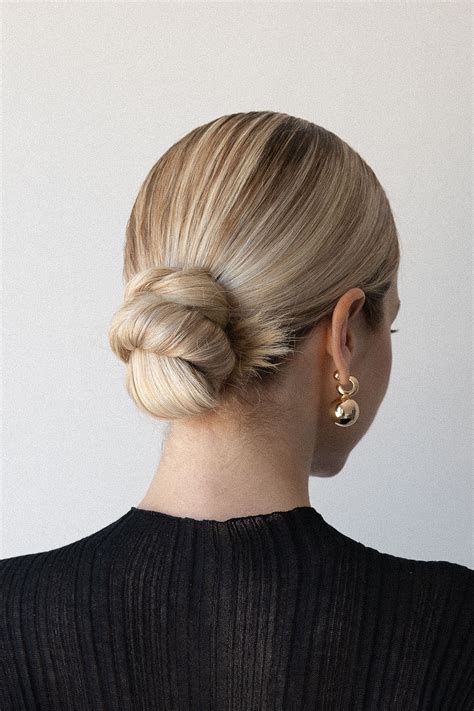 Wedding low bun tutorial | Beachweddingtips.com