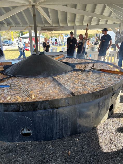 The World's Largest Operational Frying Pan – Rose Hill, North Carolina ...