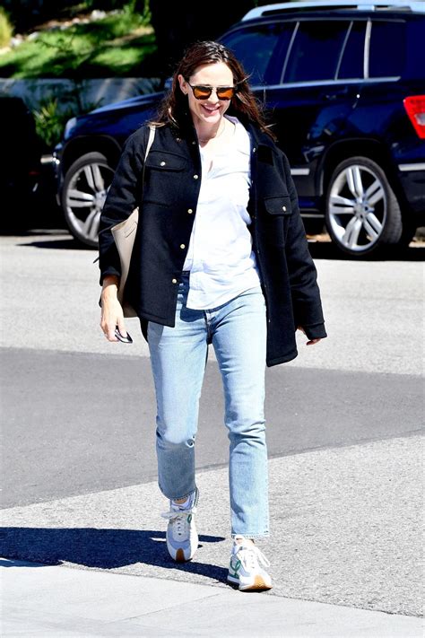Jennifer Garner - Out in Pacific Palisades 10/26/2022 • CelebMafia