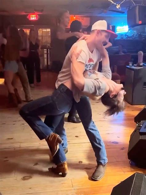 Two-Step Line Dance 的图像结果