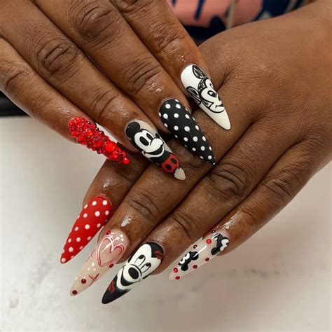Add Whimsy with 35 Mickey Mouse Nail Designs in 2024