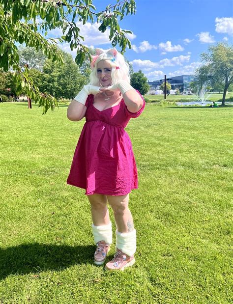 Hello Kitty Cosplay (by me!) 🩷 : r/sanrio