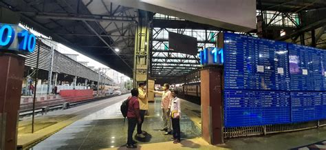 Mumbai: To increase operational capacity of 3 busiest railway terminus ...