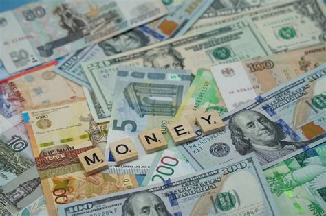 Тенге, евро или доллар: как лучше распределить 1 млн тенге накоплений
