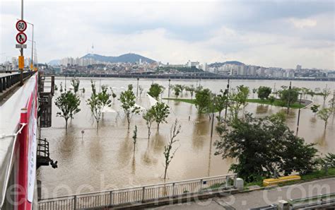 韓國連降暴雨 漢江水阻斷道路 | 大紀元