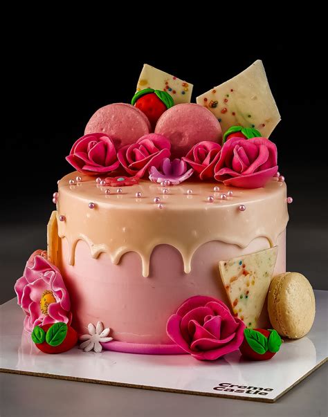 Drippy Macaroon Design Cake - Creme Castle