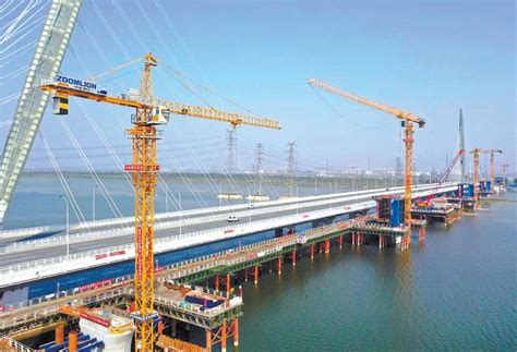 天津在建最长跨河大桥出水