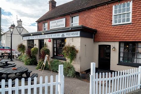 THE BLACKSMITH'S ARMS (Halland) - Inn Reviews, Photos, Rate Comparison ...