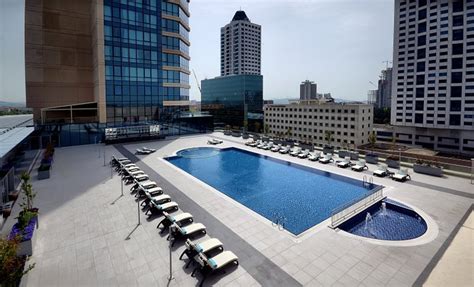 Wyndham Grand Istanbul Levent Hotel & Conference Center Pool: Pictures ...