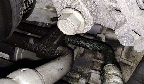 Oil leak under alternator L77 | Just Commodores