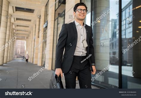 Business Man with Glasses 的图像结果