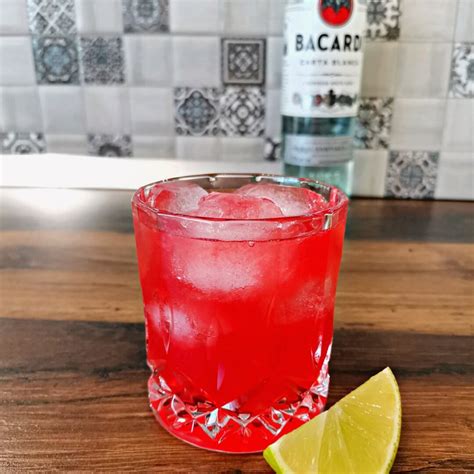 17 Best Red Cocktails To Try Today (Easy & Fruity) - Foodiosity