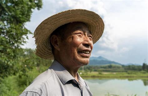 这个普通农民的家庭账本里，写着村里“丰收”的故事-中国好故事