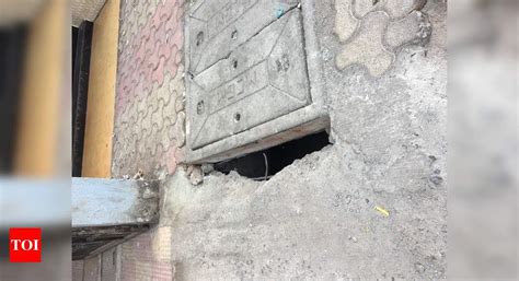 Fatal Hole adjacent to manhole - Times of India