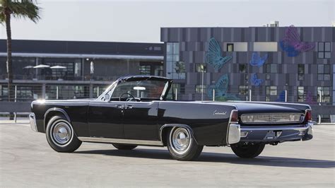 1962 Lincoln Continental Convertible | Monterey Jet Center 2023 | Classic Car Auctions | Broad ...