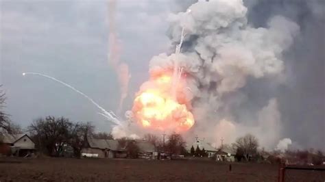 俄方称乌军炮击俄别尔哥罗德州一处军火库引发爆炸_凤凰网