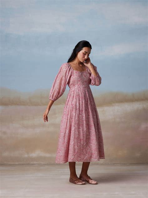 Bougainvillea Quilt Midi Dress: Chic & Flattering Style