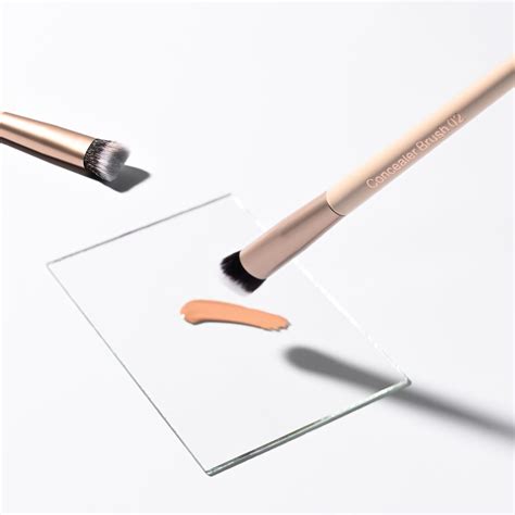 Buy Concealer Brush 02 Online in India | Milagro Beauty