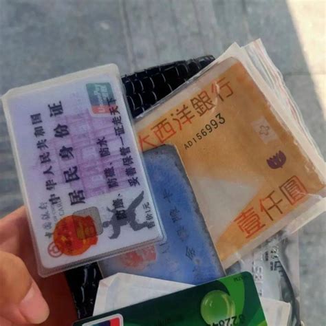 路上捡到钱包，里面有身份证银行卡澳门币现金4360元...这位老师选择打摩的去了派出所_英德_细妹_失主