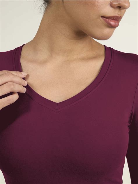 Burgundy Sculpt V-Neck Top | Sleek Long-Sleeve Essential – Cava – CAVA ...