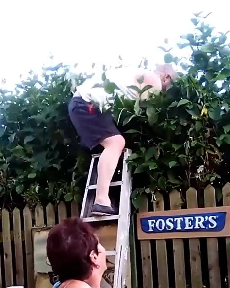 Ladder Fail Compilation 的图像结果