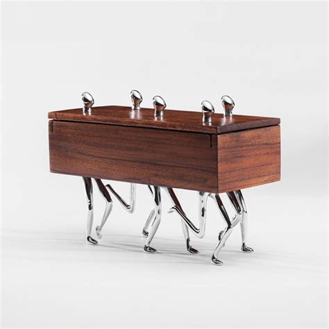 Five Walkers – Pacco Store