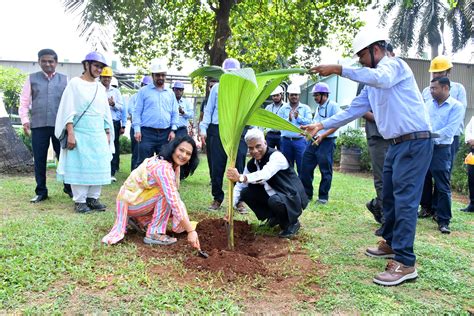 Visit of Dr. A.K. Mohanty, Chairman AEC & Secretary DAE to HWP, Thal on ...