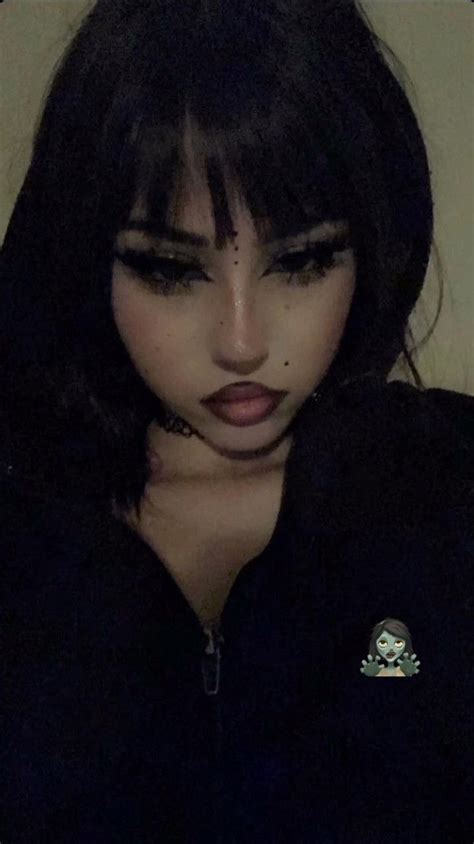emo baddie makeup