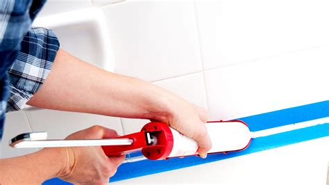 Caulking: 11 tips for a smooth and professional finish | Homebuilding
