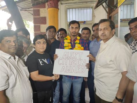 Mumbai BJP felicitates driver who took passenger to police for talking ...