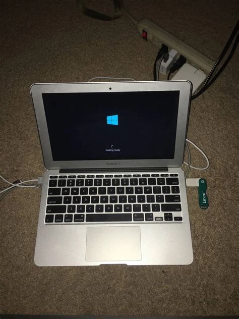 MacBook Air 2013 has been stuck at this screen. Plz help | Scrolller