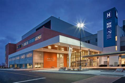 医院建筑作为特殊建筑的一种。在进行医院设计时，既要满足医疗功能需求，又要为病人、医护工作者提供一个便捷、温馨、舒适的诊疗环境。