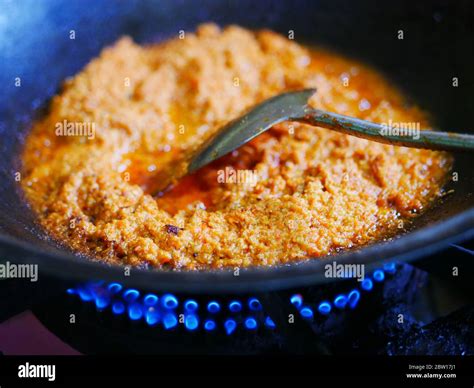 Chef Stir Fry Seasoning In Wok Stock Photo - Alamy