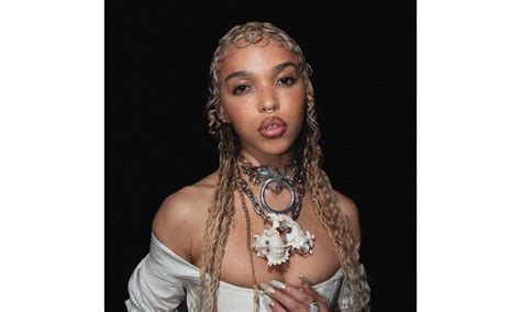 Danae Davis Calls Out Gucci Third Leg for Allegedly Spreading STIs ...