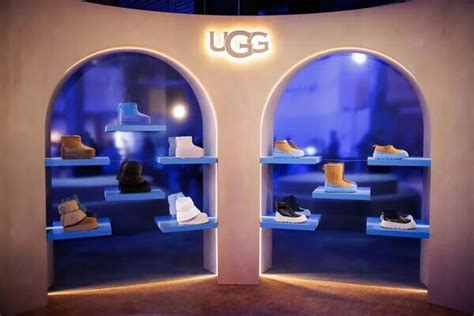 Multi-Sensory Shoe Pop-Ups : feel house