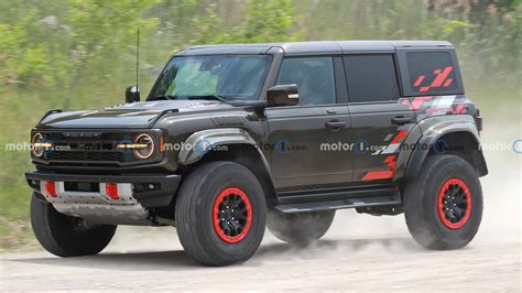 2024 Ford Bronco Raptor Spied With Painted Fender…