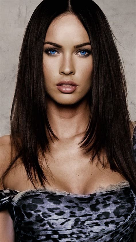 Beautiful Megan Fox Home Screen Wallpaper