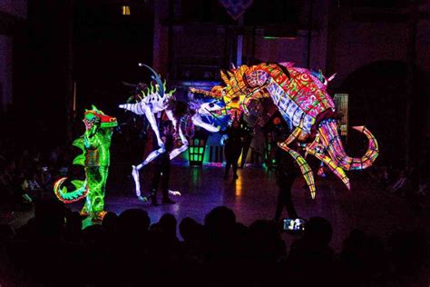 La Fiesta de Coloricuaro -Alebrijes Gigantes Iluminados, Auditorio de ...