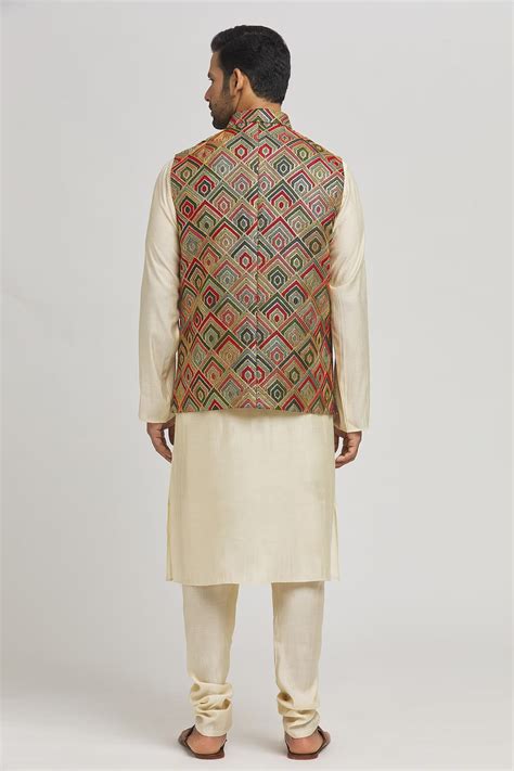 Tyohaar Embroidered Bundi Jacket – Aham-Vayam