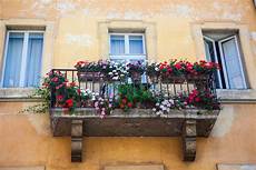 fiori per il balcone come arredare il balcone con i fiori non sprecare fiori per il balcone come arredare il balcone con i fiori non sprecare