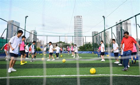 Photos Chine : terrain de sport sur le toit — Chine Informations