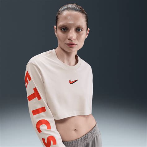 Oversized Graphic Tees. Nike.com