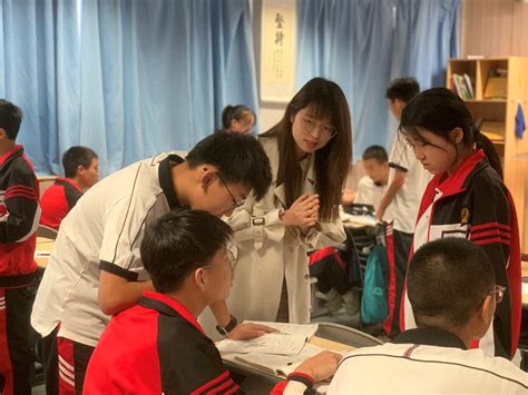 温州市第四中学 语文 制定阅读策略，走向活动化的语文课堂 ——记温州四中七八年级主题教研活动