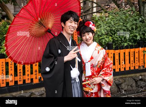 Tokyo Fashion: Married Japanese couple Kazuki (@kzk430) and Saki (@vivi ...